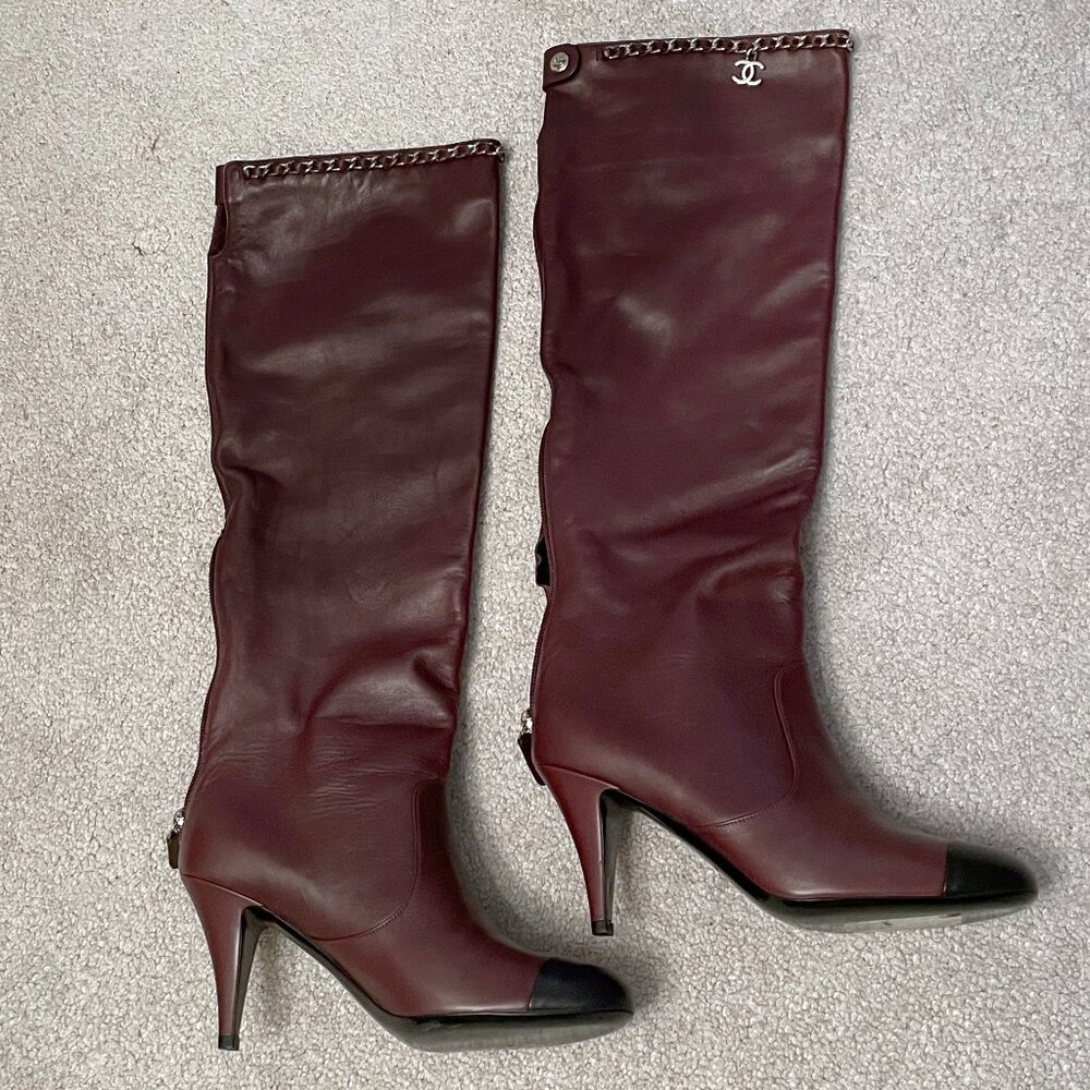 CHANEL Calfskin Brown CC Chain Knee High Boots Size 38 - Excellent